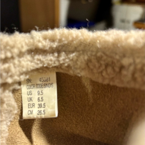 Skechers Women's Black and Tan Boots, size 9.5. - Picture 11 of 11